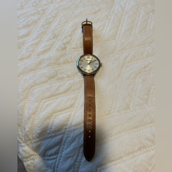 Women’s Fossil watch- *Cracked face* - Picture 1 of 3